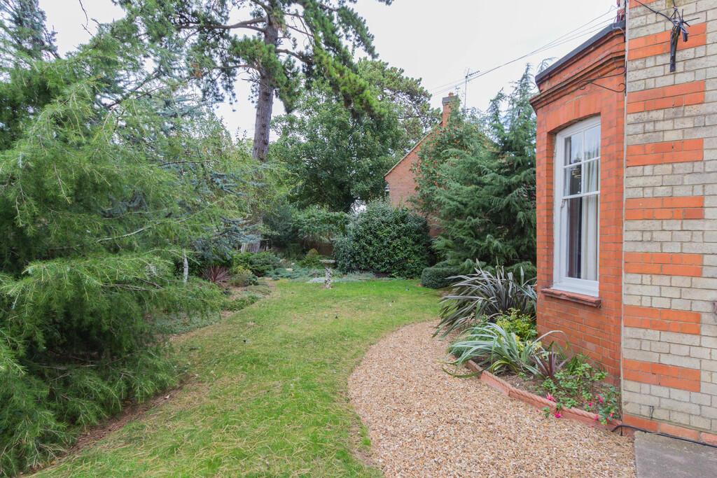 Cloverdale House garden