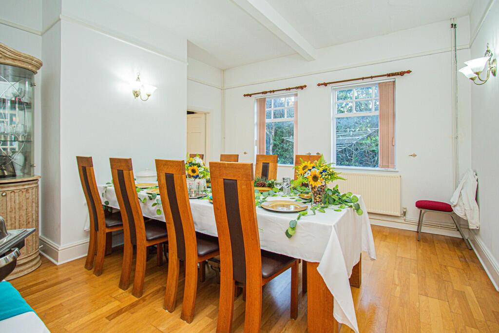 Cloverdale House kitchen and dining area