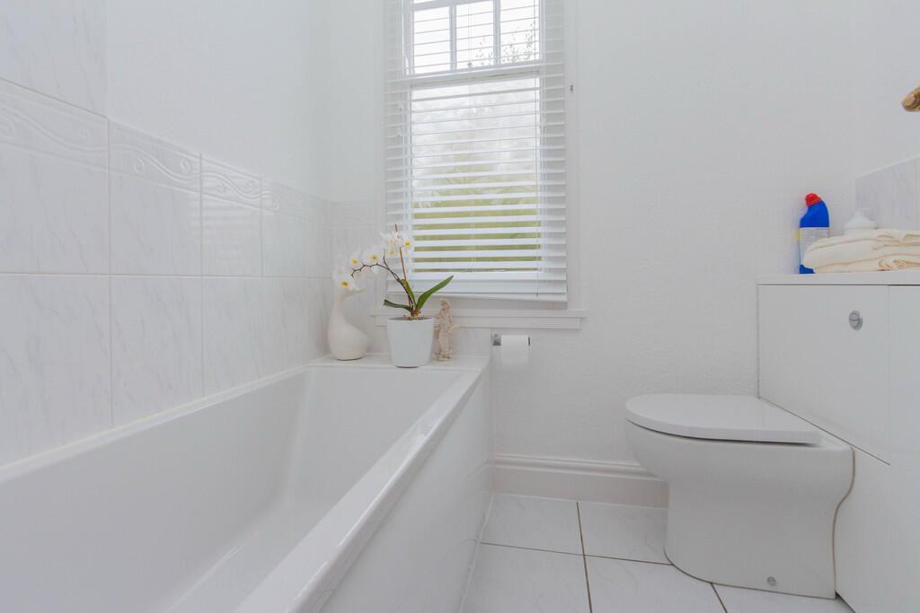 Communal bathroom at Cloverdale House